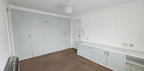 Captains Place, Hampshire, Southampton - Photo 2