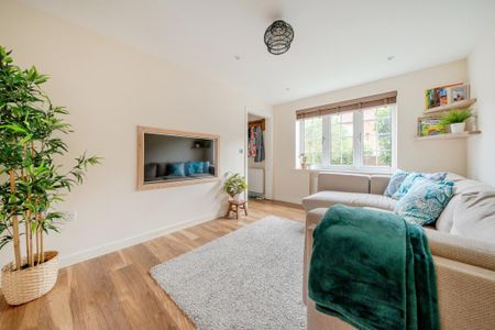 4 bedroom link detached house to rent - Photo 2