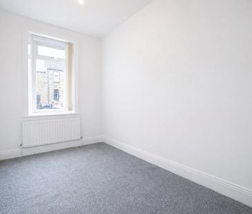 2 bedroom Flat To Let Total Size: 700 SQ FT - Photo 3