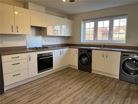 3 bedroom semi-detached house to rent - Photo 3