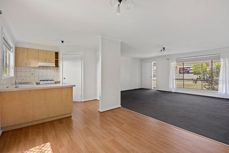 Well Maintained 3 Bedroom Home In Golden Square - Photo 2