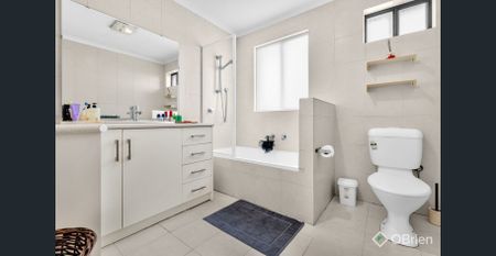 PRETTY AS A PICTURE! - Photo 2