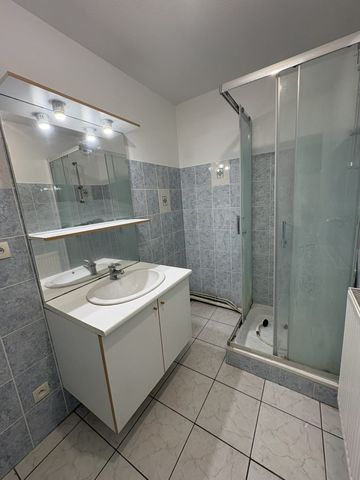 Location Appartement 2 pièces 52m² LE PEAGE DE ROUSSILLON 38550 - Photo 2