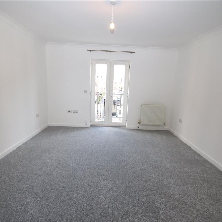 2 bedroom Apartment to let - Photo 1