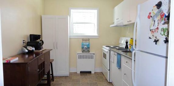 Fully Updated 2BR off of Beechwood - Photo 2