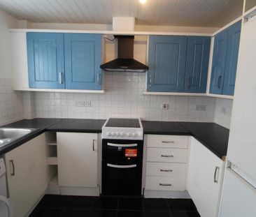 2 bedroom flat to rent - Photo 2