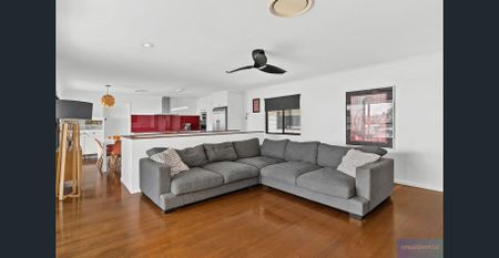 ✨ Elevated Family Home with City Glimpses & Exceptional Parking 🏡✨ - Photo 2