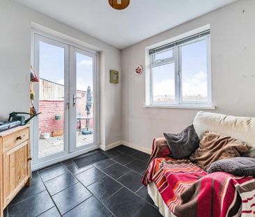 3 bedroom end of terrace house to rent - Photo 5