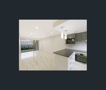 PERFECT LOCATION NEARLY NEW TOWNHOUSE - Photo 3