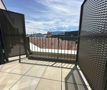 Studio meublé en attique avec balcon au centre ville - Foto 3