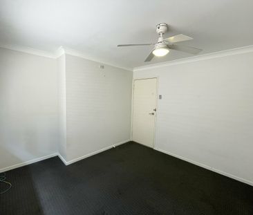 FOUR BEDROOM FAMILY HOME WITH INGROUND POOL! - Photo 6