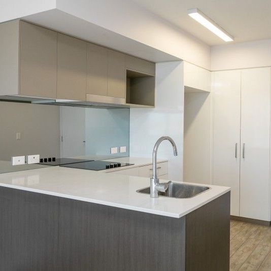 Modern 2 Bedroom 1 Bathroom Apartment! Secure! - Photo 1