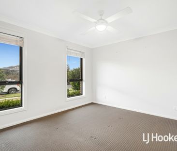 Beautiful 4 Bedroom Home - Available Now! - Photo 4