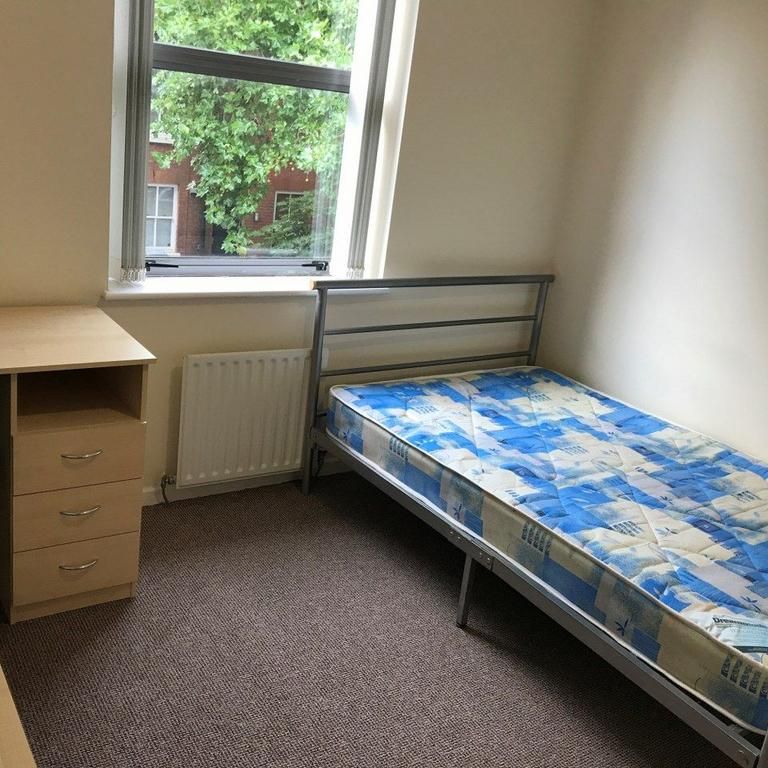 3 bedroom flat to rent - Photo 1
