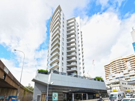 Stylish Apartment in Prime Bondi Junction Location – Resort-Style Living - Photo 4