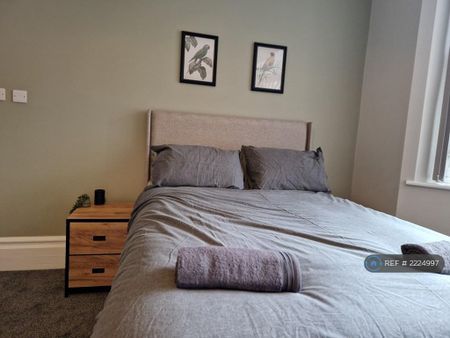 1 bedroom in a house share to rent - Photo 4