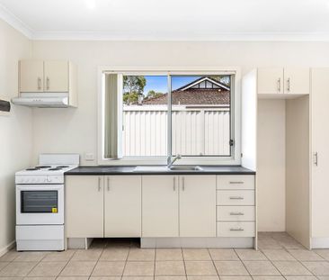 Contemporary & Convenient, Private One Bedroom Flat - Photo 5