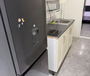 1 bedroom in a flat share to rent - Photo 4