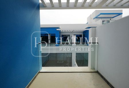 Prime Location | Ready to move | Brand New - Photo 2