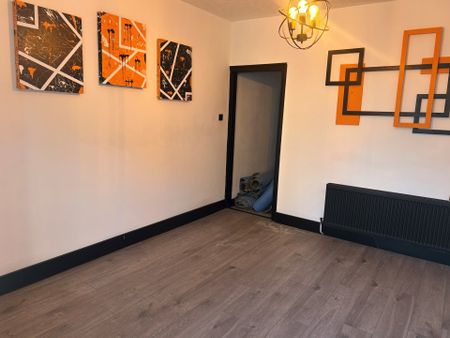 EdwardRoad, Eastwood, NOTTINGHAM - Photo 2