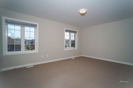 For Lease - 242 Springfield Crescent, Clearview, Ontario - Photo 5