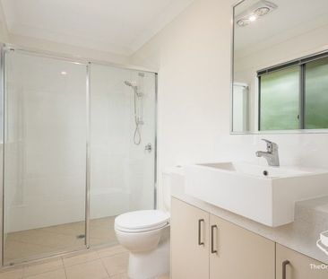Spacious 3-beds townhouse for rent - Photo 6