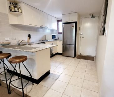 Impressive Loft Style Residence within Gateway Gardens Complex - Photo 2