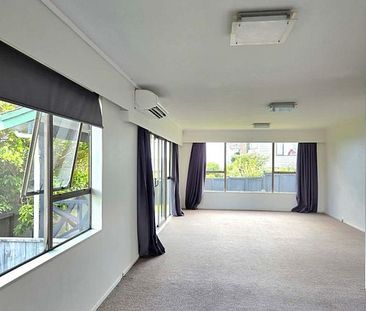 Spacious family home in Maungaraki - Photo 1