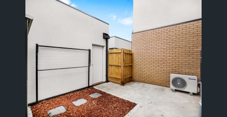 Modern Parkview Townhouse Offering Space, Style & Convenience - Photo 5