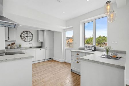 4 bedroom semi-detached house to rent - Photo 2