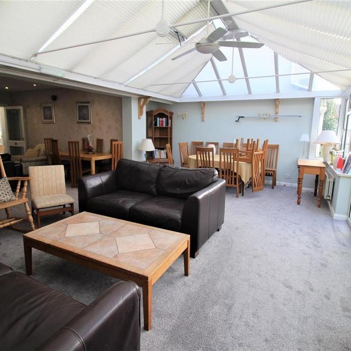 1 bedroom in a house share to rent - Photo 1