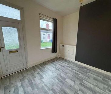 The Square, Grimsby, DN32 - Photo 1