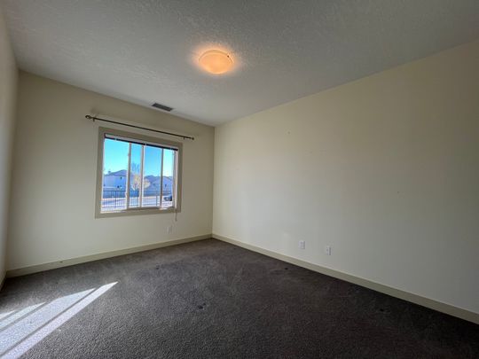 Bright & Modern 2 Bed, 2 Bath Apartment In Hollick Kenyon - Photo 1