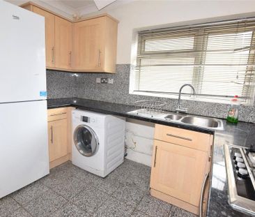 2 bedroom maisonette to rent - Photo 5