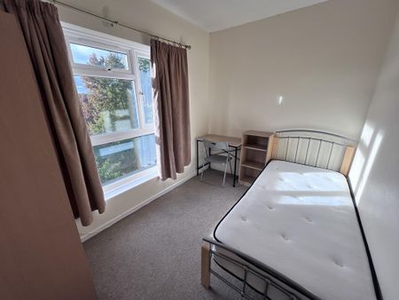 3 bedroom apartment to rent - Photo 2