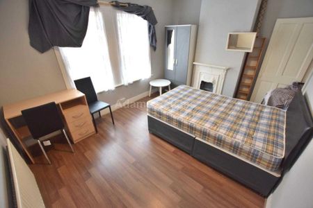 4 bedroom terraced house to rent - Photo 4