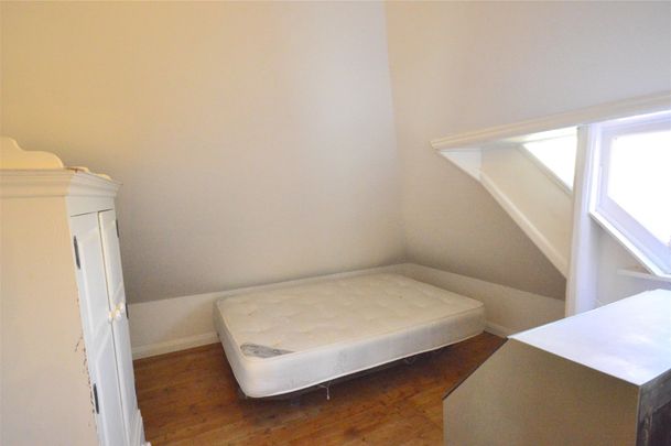 Thornton Avenue, London, SW2 - Photo 1