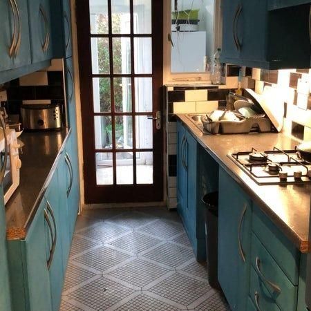 1 bedroom in a house share to rent - Photo 1