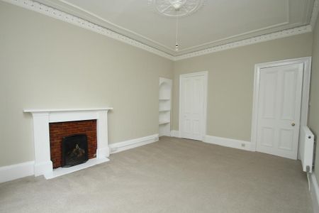 4 bedroom flat to rent - Photo 3