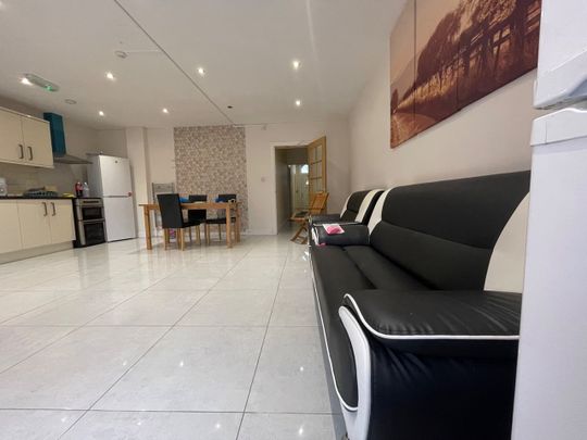 Room in a Shared House, London, IG3 - Photo 1