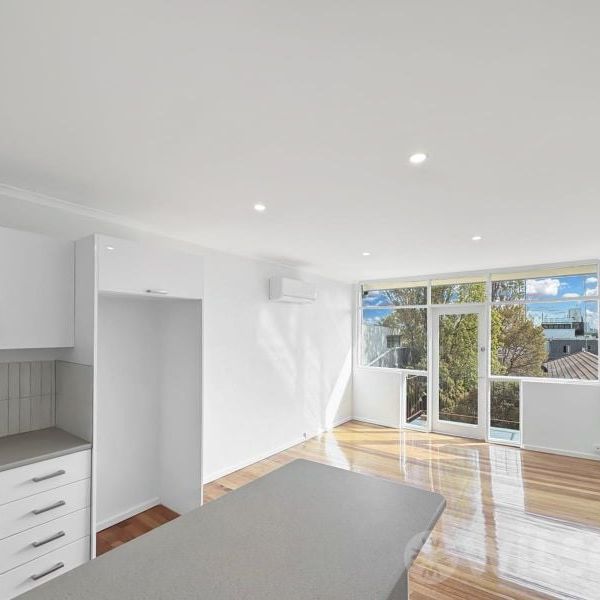 Renovated studio apartment in the heart of St Kilda! - Photo 1