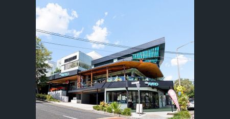 Private, Stylish & Secure in the Heart of Bulimba - Photo 3