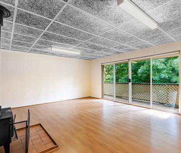 Comfortable family living in beautiful hills location - Photo 6