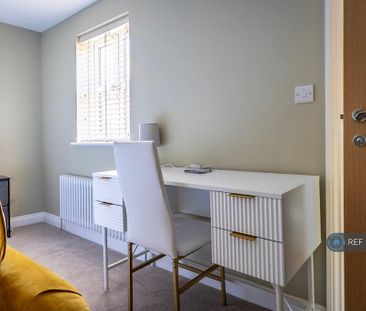 1 bedroom in a house share to rent - Photo 3