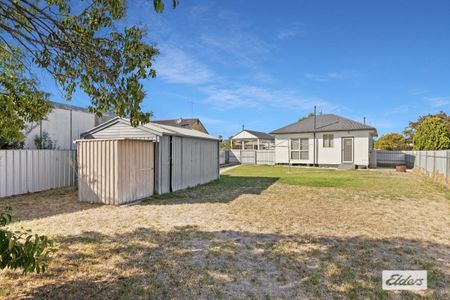 Renovated Two Bedroom House - Photo 3