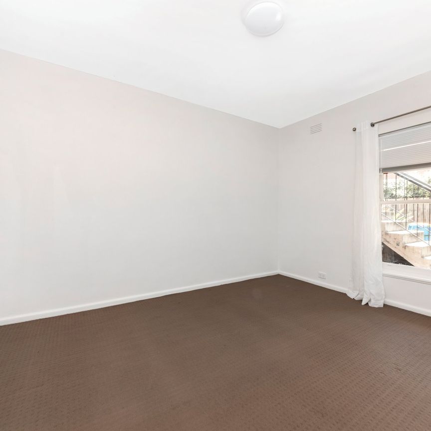 Ground Floor 2 Bedroom Apartment in an Ideal Location - Photo 1