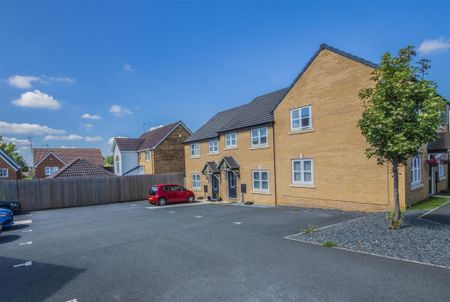3 bed House - Mid Terrace To Let - Photo 2