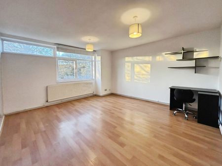 The Drive, Brentwood, Great Warley - Photo 2