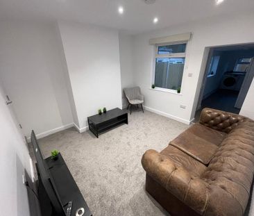 4 bedroom house of multiple occupation to rent - Photo 2