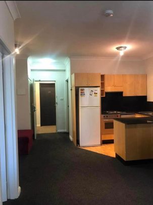 Chippendale - Photo 1